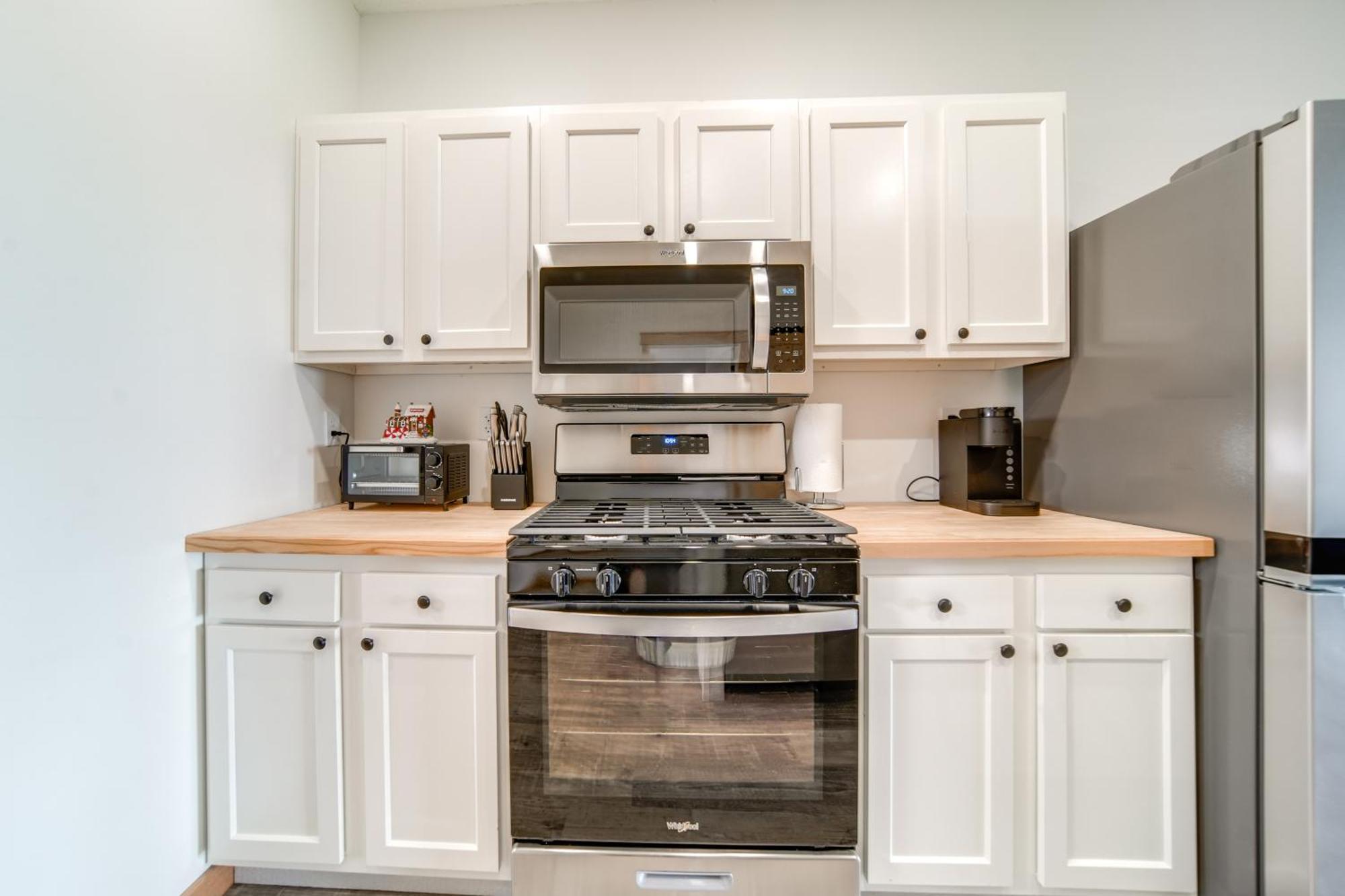 Vacation With Patio, Near Golf Course! Apartment Erie