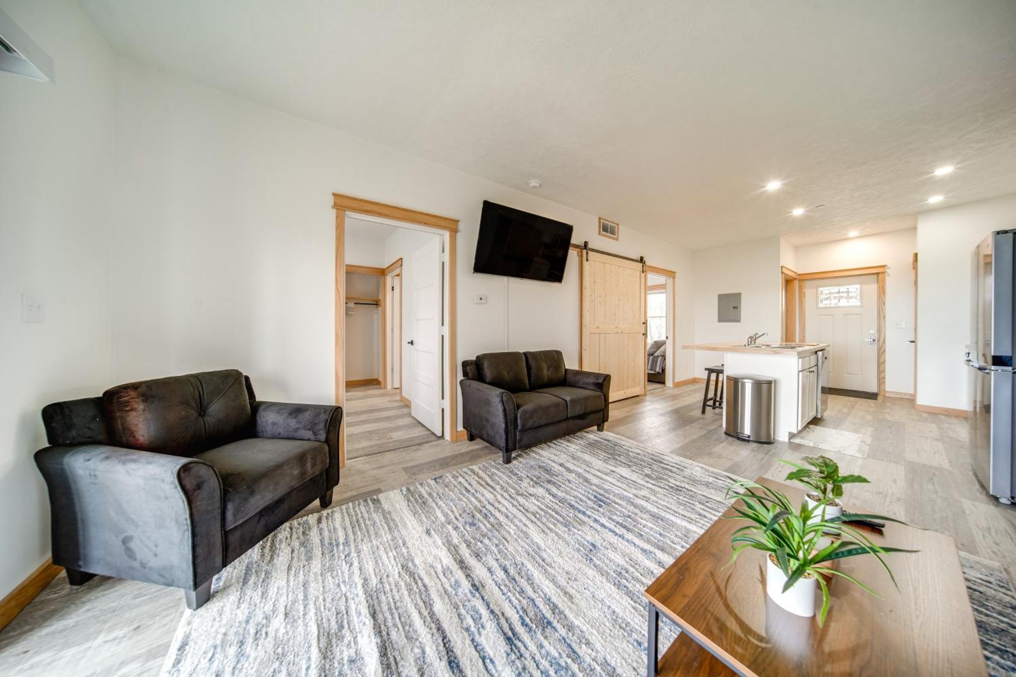 Vacation With Patio, Near Golf Course! Apartment Erie
