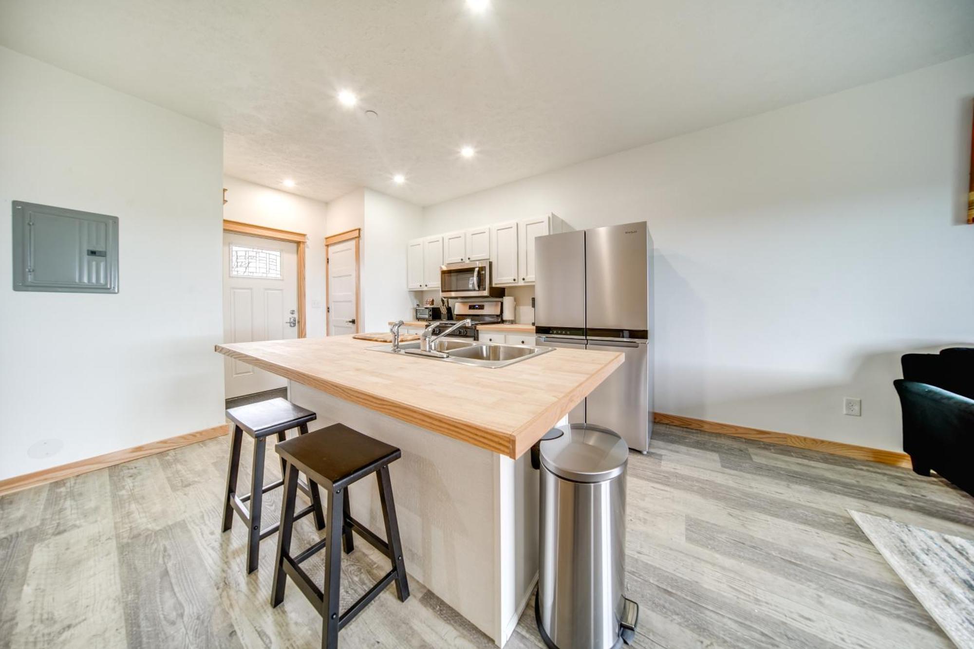 Apartment Vacation With Patio, Near Golf Course! *