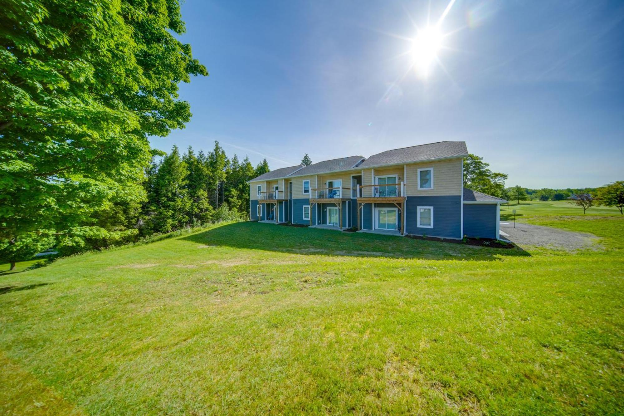 Vacation With Patio, Near Golf Course! Apartment Erie