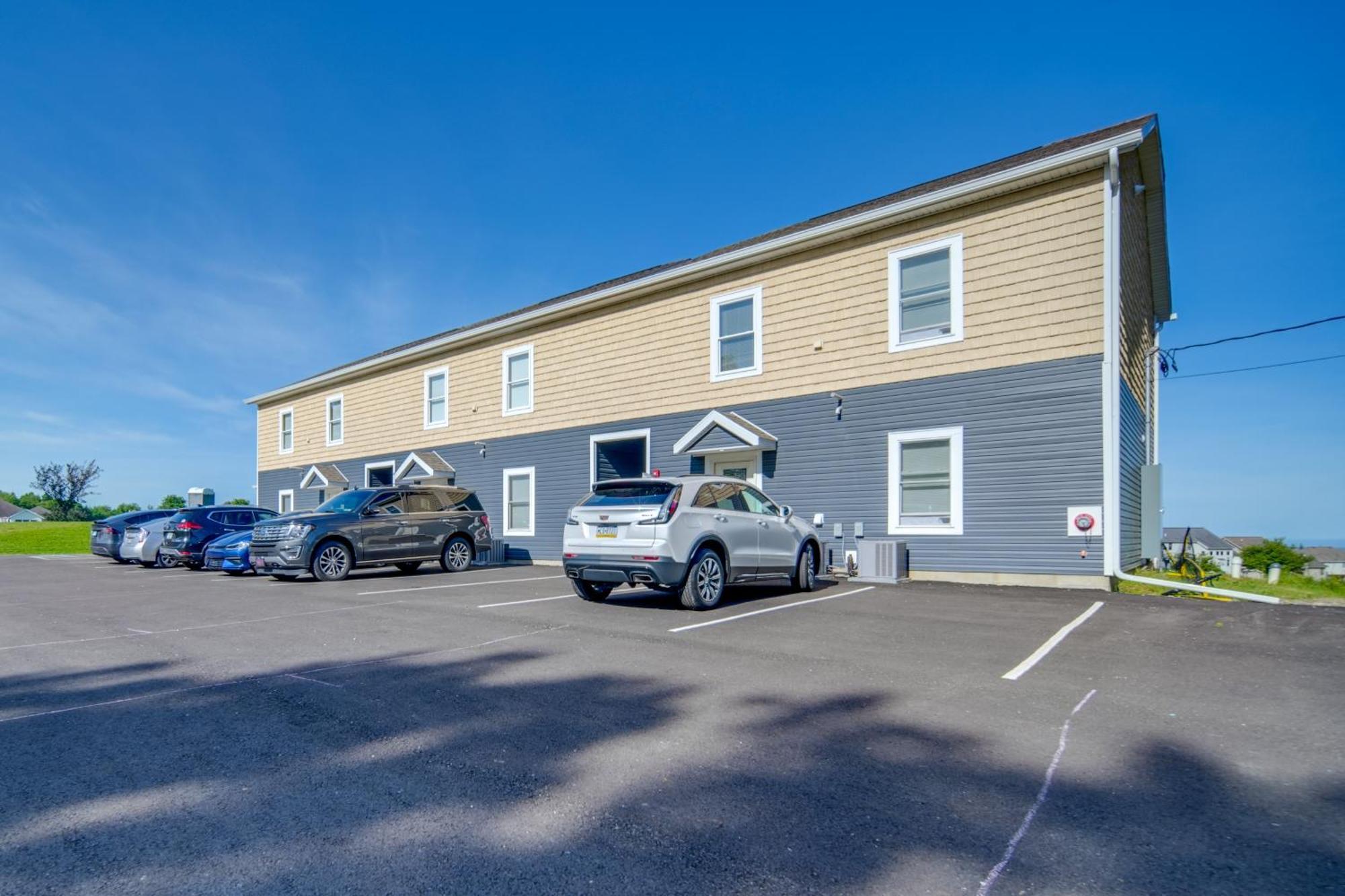 Apartment Vacation With Patio, Near Golf Course! Erie