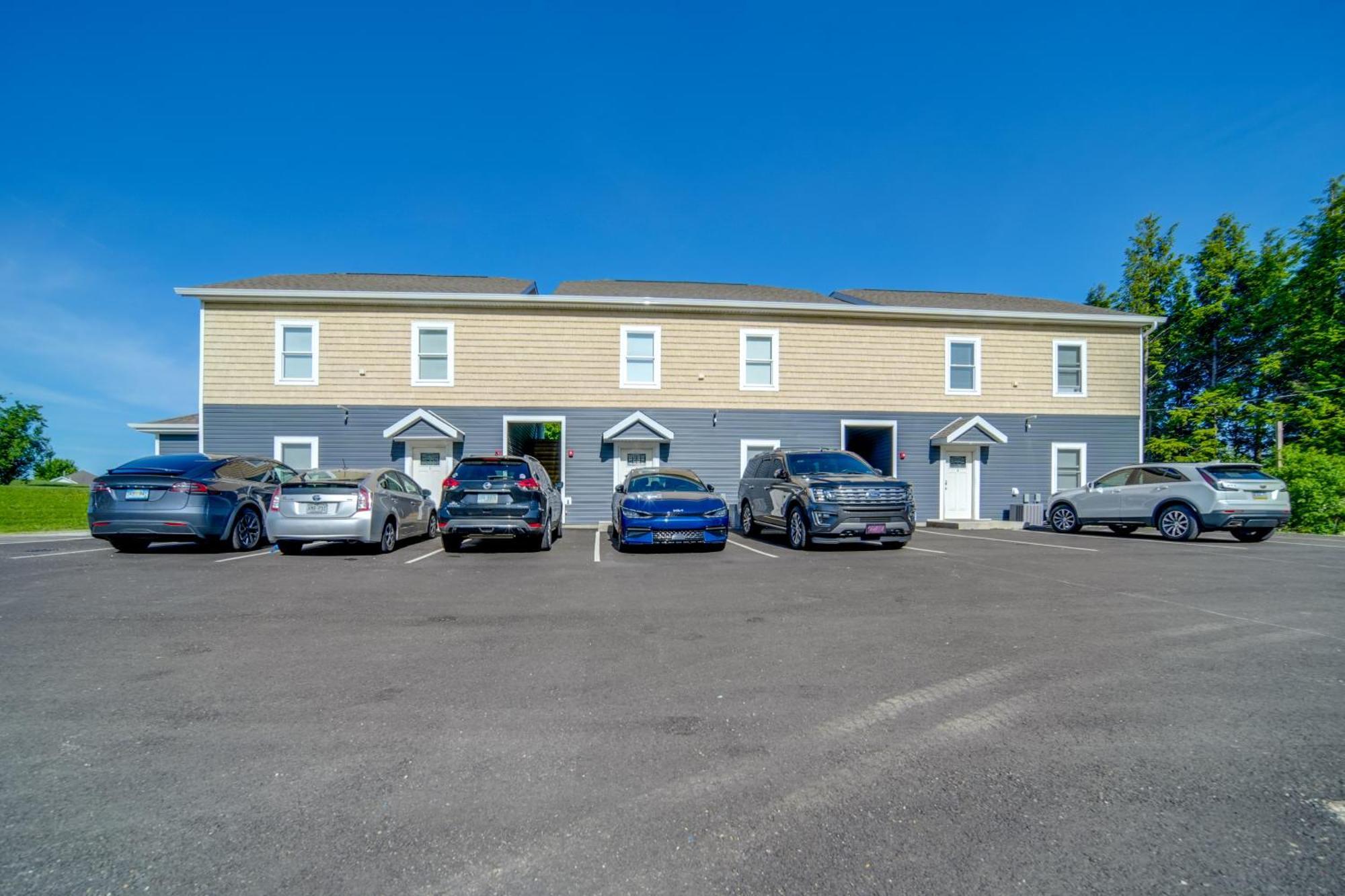 Apartment Vacation With Patio, Near Golf Course!