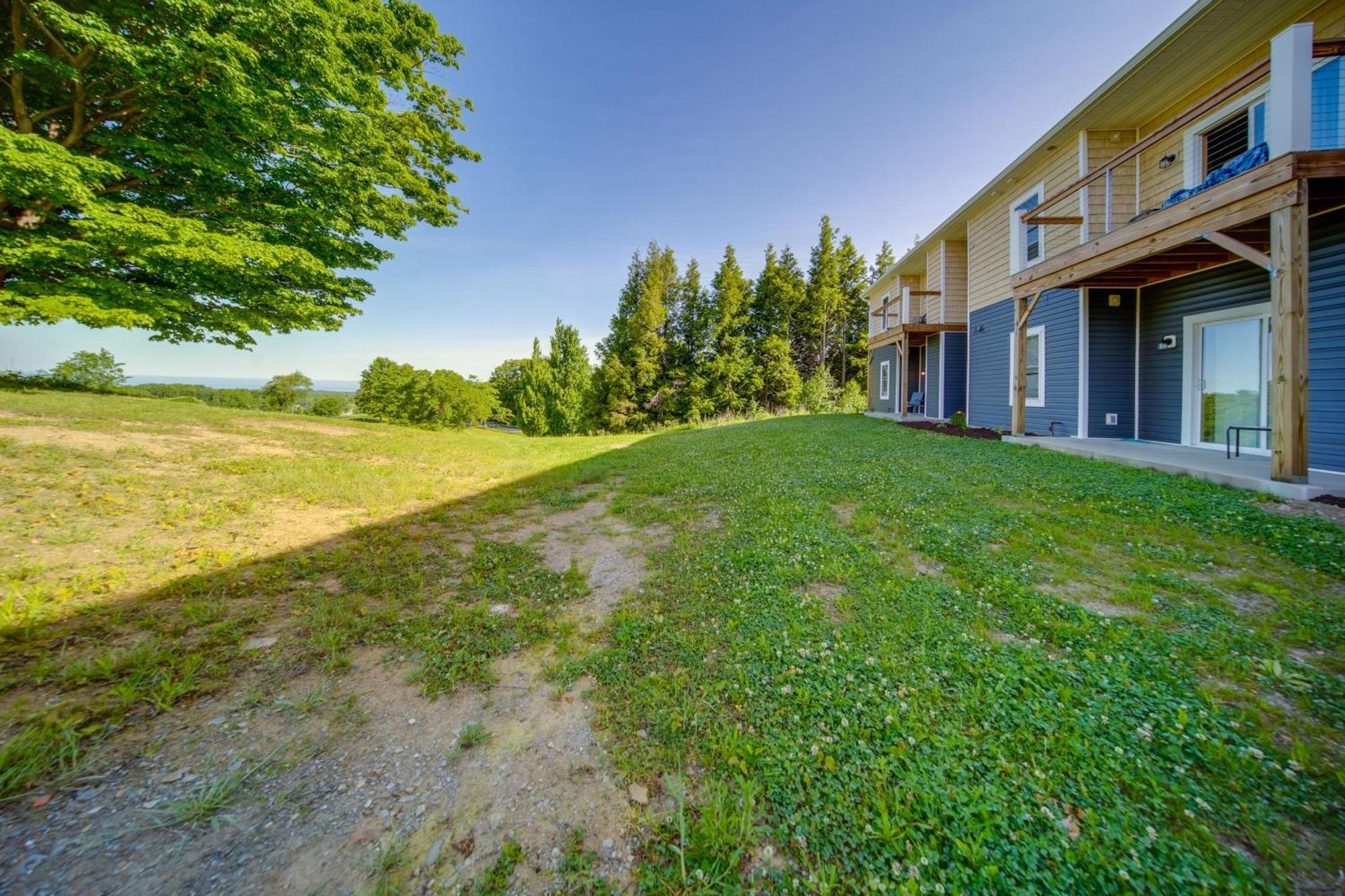Vacation With Patio, Near Golf Course! Apartment *