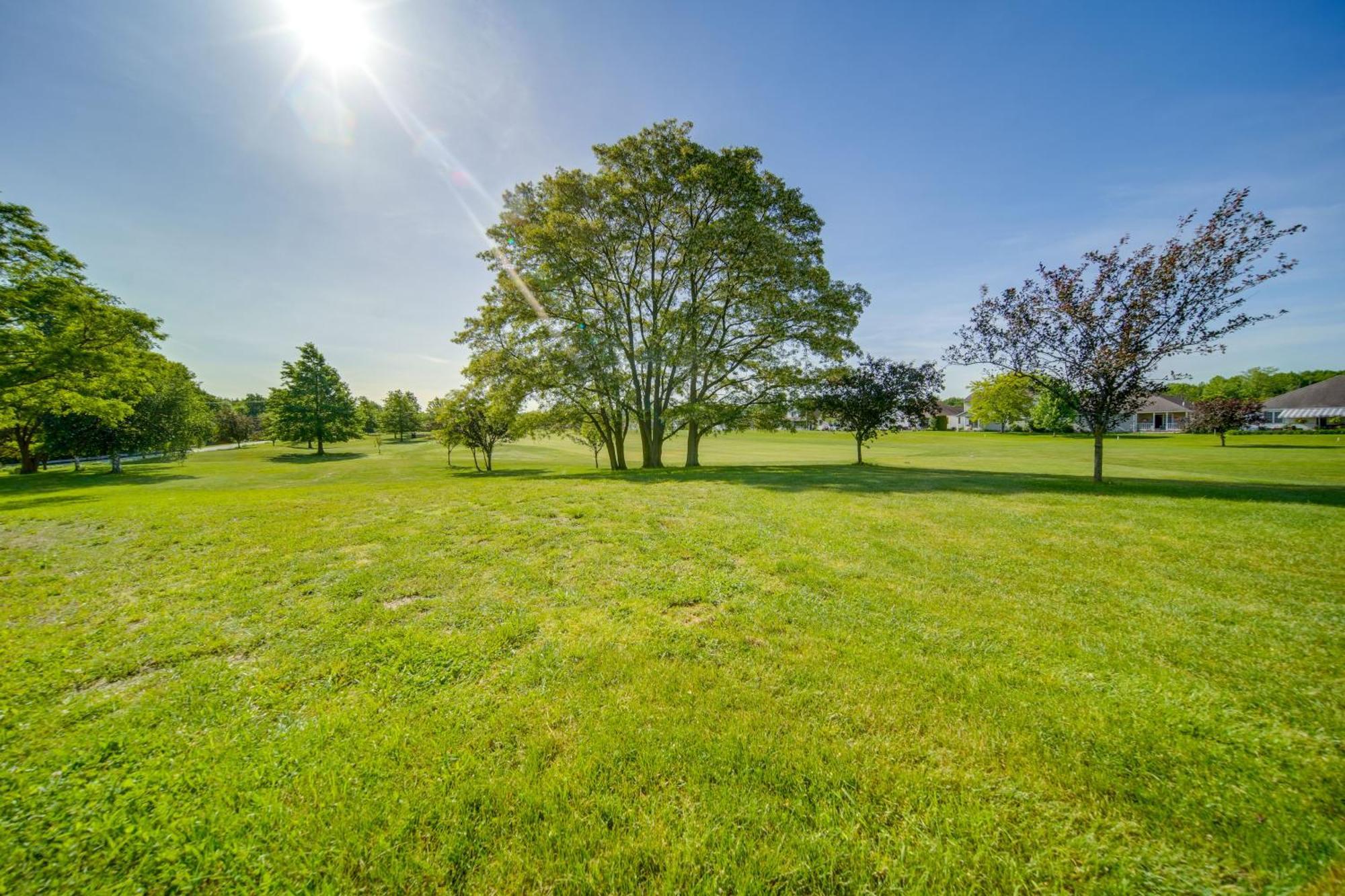 Vacation With Patio, Near Golf Course! Apartment Erie